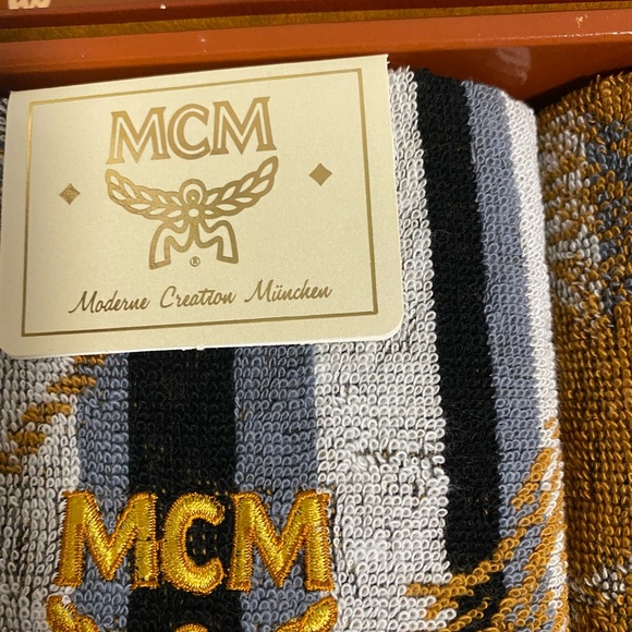 MCM face towel set - Picture 4 of 4